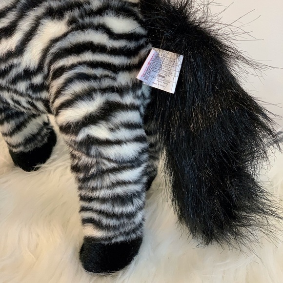 Ty (20) Plush Zebra with Black and White Stripes Serengeti 1999 - Picture 3 of 8